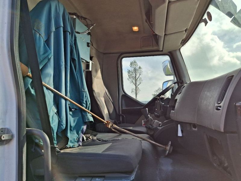 Renault MIDLUM 220 GAS / LPG - Camião cisterna: foto 3 Renault MIDLUM 220 GAS / LPG - Camião cisterna: foto 3