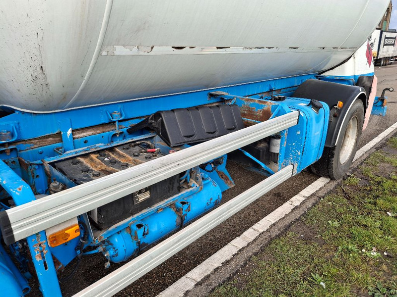 Renault MIDLUM 280DXI - Camião cisterna: foto 3 Renault MIDLUM 280DXI - Camião cisterna: foto 3