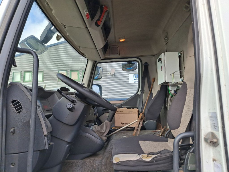 Renault MIDLUM 280DXI - Camião cisterna: foto 4 Renault MIDLUM 280DXI - Camião cisterna: foto 4