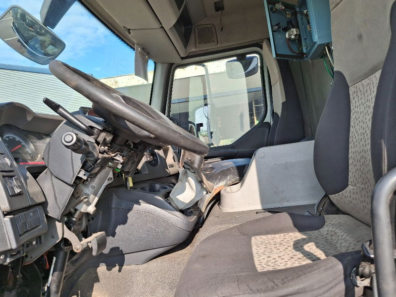 Renault MIDLUM 280DXI - Camião cisterna: foto 3 Renault MIDLUM 280DXI - Camião cisterna: foto 3