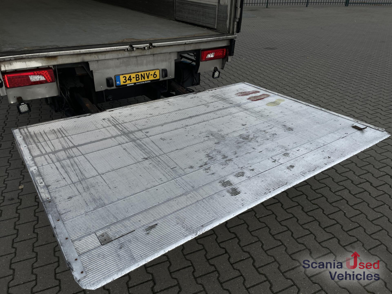 SCANIA P 250 B4x2LA FRIGO -27 TAIL LIFT 1.5T 815X251X244C - Camião frigorífico: foto 4 SCANIA P 250 B4x2LA FRIGO -27 TAIL LIFT 1.5T 815X251X244C - Camião frigorífico: foto 4