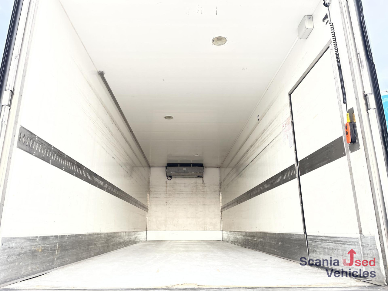 SCANIA P 250 B4x2LA FRIGO -27 TAIL LIFT 1.5T 815X251X244C - Camião frigorífico: foto 3 SCANIA P 250 B4x2LA FRIGO -27 TAIL LIFT 1.5T 815X251X244C - Camião frigorífico: foto 3