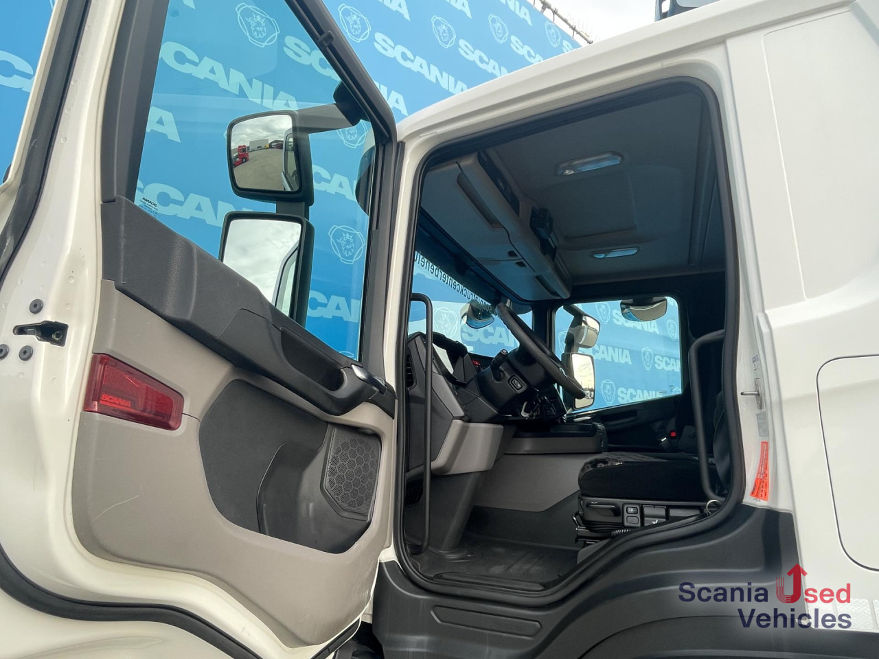 SCANIA P 250 B4x2LA FRIGO -27 TAIL LIFT 1.5T 815X251X244C - Camião frigorífico: foto 5 SCANIA P 250 B4x2LA FRIGO -27 TAIL LIFT 1.5T 815X251X244C - Camião frigorífico: foto 5