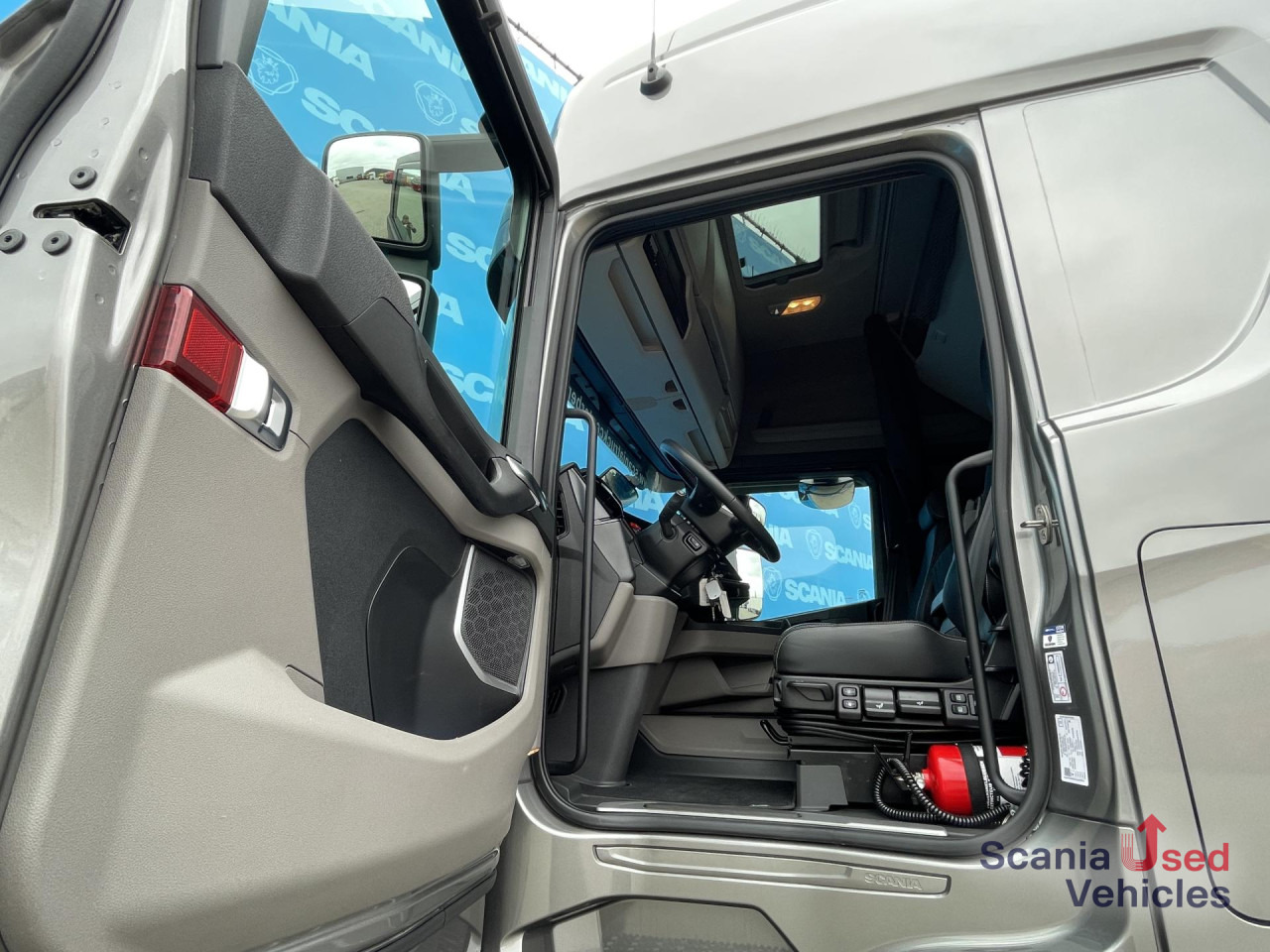 SCANIA R 460 A4x2EB MEGA RETARDER DIFF-L 48DKM SMART2 - Tractor: foto 2 SCANIA R 460 A4x2EB MEGA RETARDER DIFF-L 48DKM SMART2 - Tractor: foto 2
