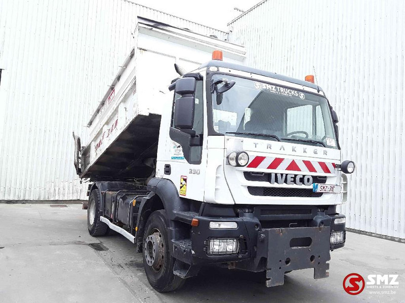Iveco Trakker 330 184"km snow equipment - Camião basculante: foto 1 Iveco Trakker 330 184"km snow equipment - Camião basculante: foto 1