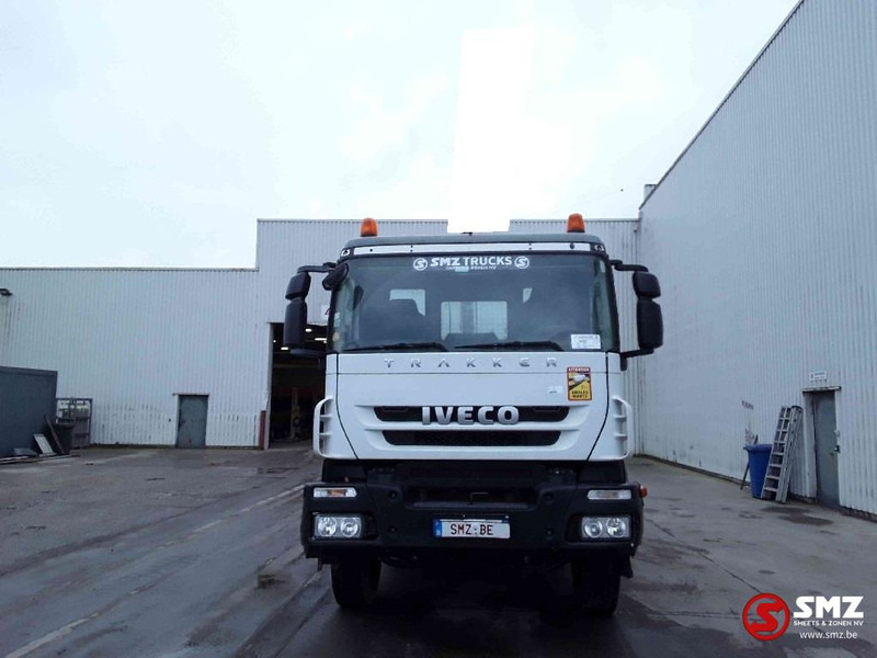 Iveco Trakker 360 6x4 manual chassis - Camião de caixa aberta/ Plataforma, Camião grua: foto 2 Iveco Trakker 360 6x4 manual chassis - Camião de caixa aberta/ Plataforma, Camião grua: foto 2