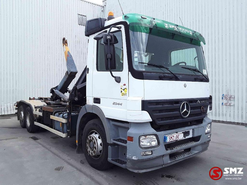 Mercedes-Benz Actros 2544 hiab 102.2 remote hook retarder - Camião transportador de contêineres/ Caixa móvel, Camião grua: foto 1 Mercedes-Benz Actros 2544 hiab 102.2 remote hook retarder - Camião transportador de contêineres/ Caixa móvel, Camião grua: foto 1