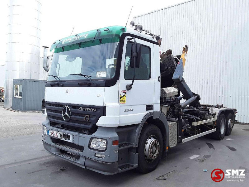 Mercedes-Benz Actros 2544 hiab 102.2 remote hook retarder - Camião transportador de contêineres/ Caixa móvel, Camião grua: foto 3 Mercedes-Benz Actros 2544 hiab 102.2 remote hook retarder - Camião transportador de contêineres/ Caixa móvel, Camião grua: foto 3