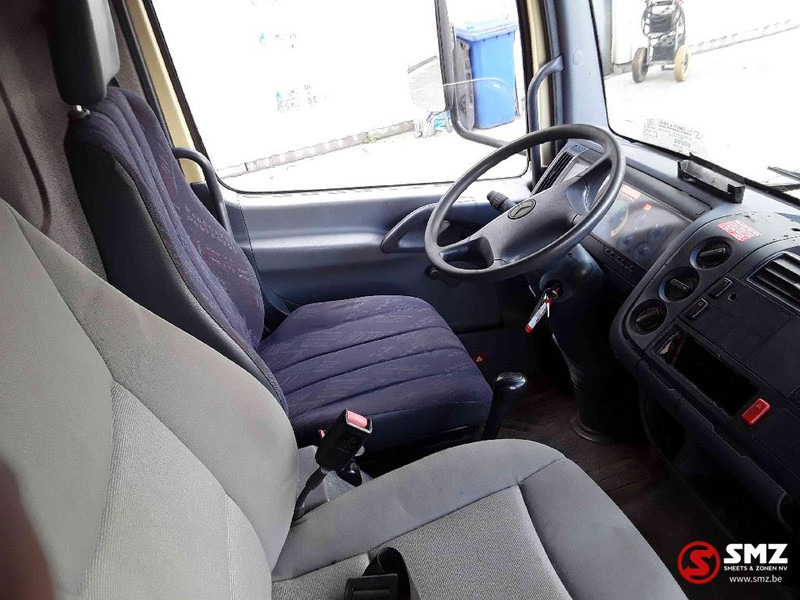 Fotografia de interior 1: Camião furgão Mercedes-Benz Atego 815