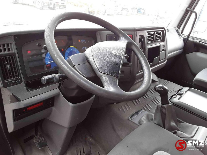 Fotografia de interior 2: Camião de lona Renault Premium 270