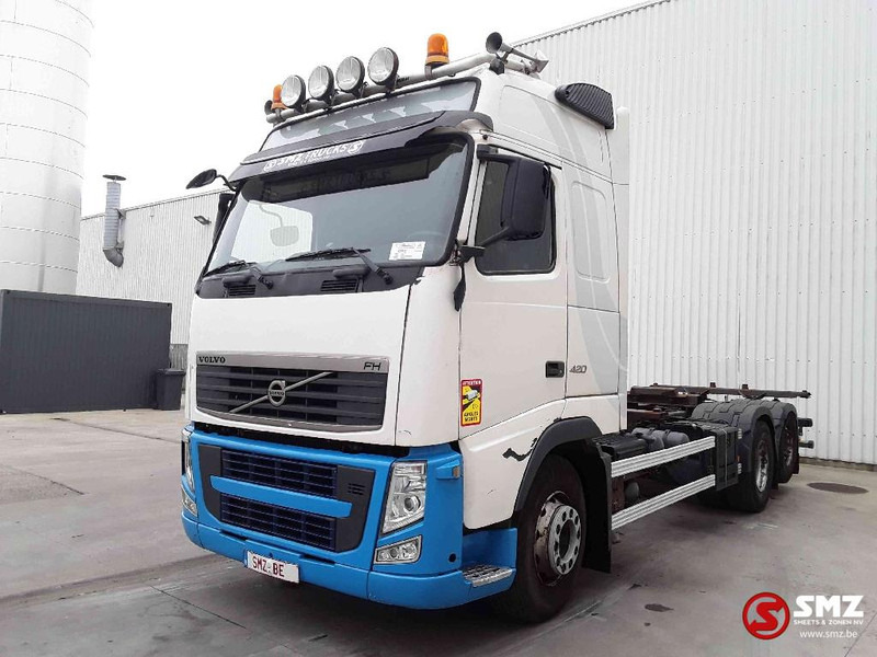Volvo FH 420 6x2 - Camião transportador de contêineres/ Caixa móvel: foto 3 Volvo FH 420 6x2 - Camião transportador de contêineres/ Caixa móvel: foto 3