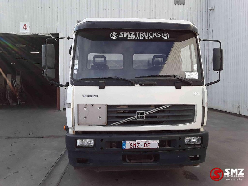 Volvo FL6 220 10000L lames - Camião cisterna: foto 2 Volvo FL6 220 10000L lames - Camião cisterna: foto 2