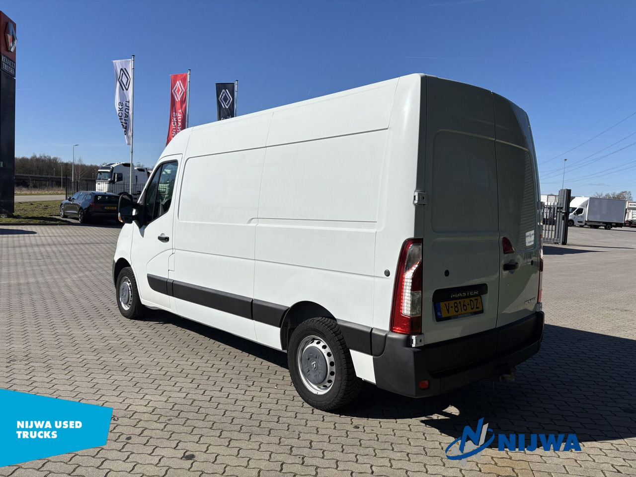 Renault Master T33 130 L2H2 Geïsoleerde bak Kasten - Furgão compacto: foto 4 Renault Master T33 130 L2H2 Geïsoleerde bak Kasten - Furgão compacto: foto 4