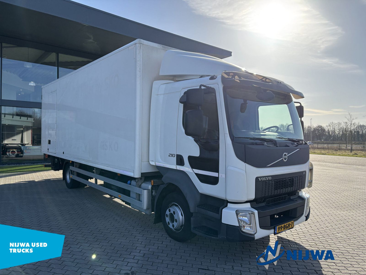 Volvo FL 210 4x2 Laadklep + Zijdeur - Camião furgão: foto 2 Volvo FL 210 4x2 Laadklep + Zijdeur - Camião furgão: foto 2