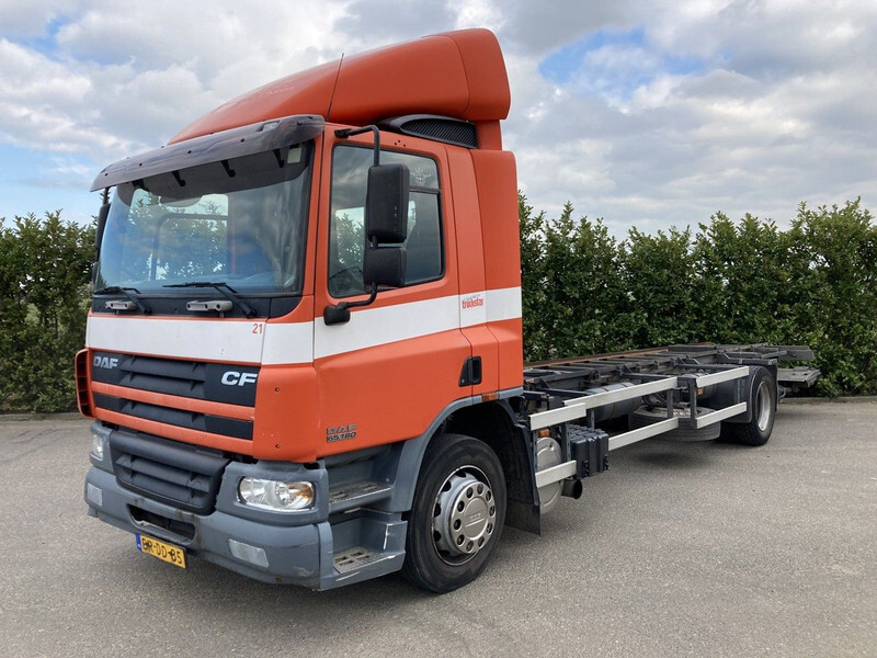 DAF FA CF65.180 Euro3 Manual / Laadklep - Camião chassi: foto 2 DAF FA CF65.180 Euro3 Manual / Laadklep - Camião chassi: foto 2