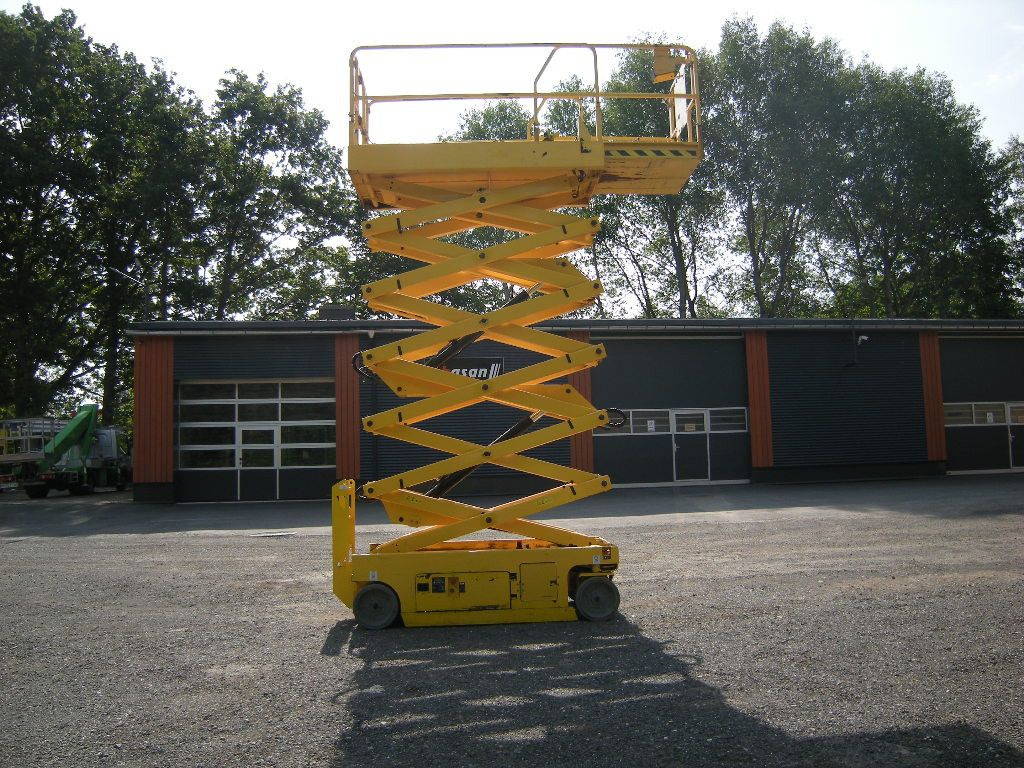 Genie GS 4047 Scherenarbeitsbühne Genie 14 m - Caminhão com plataforma aérea: foto 1 Genie GS 4047 Scherenarbeitsbühne Genie 14 m - Caminhão com plataforma aérea: foto 1