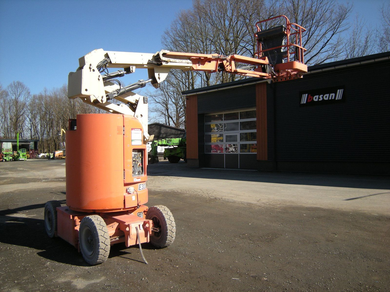 JLG Arbeitsbühne JLG E300AJP , AH 11m - Plataforma articulada: foto 2 JLG Arbeitsbühne JLG E300AJP , AH 11m - Plataforma articulada: foto 2