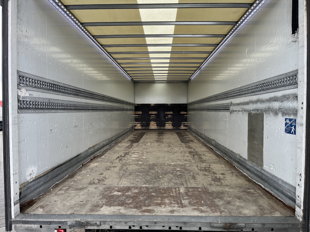 Iveco 120E25 Eurocargo 4x2 Koffer | Ladebordwand - Camião furgão: foto 3 Iveco 120E25 Eurocargo 4x2 Koffer | Ladebordwand - Camião furgão: foto 3