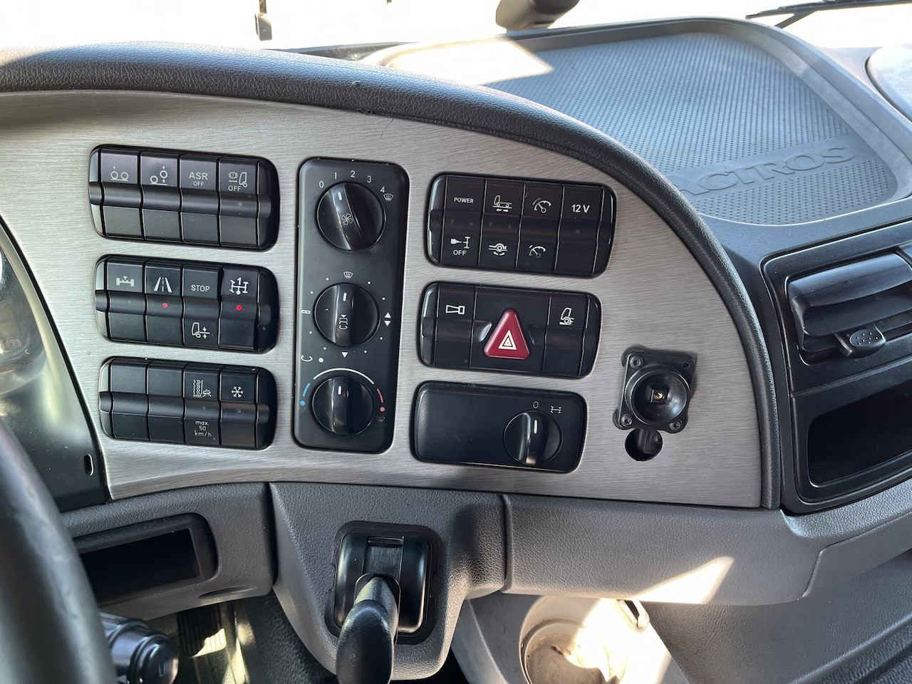 Mercedes-Benz 2541 6x2 Atlas 135.2E Pritsche 8,20 m - Camião de lona, Camião grua: foto 5 Mercedes-Benz 2541 6x2 Atlas 135.2E Pritsche 8,20 m - Camião de lona, Camião grua: foto 5