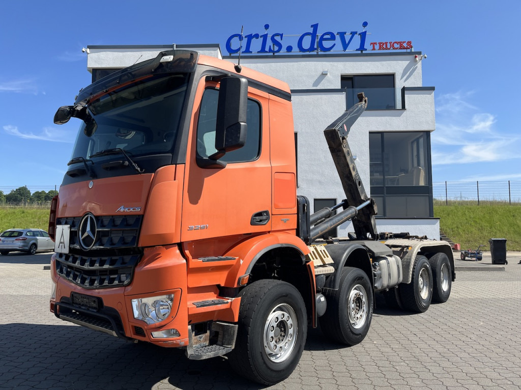 Mercedes-Benz Arocs 3251 8x4 Meiller 30 t Haken - Camião polibenne: foto 1 Mercedes-Benz Arocs 3251 8x4 Meiller 30 t Haken - Camião polibenne: foto 1