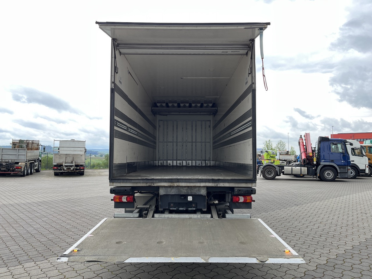 Mercedes-Benz CHEREAU Kühlkoffer 7,20 m Clion Coolman Aggregat + Ladebordwand 2t - Camião frigorífico: foto 5 Mercedes-Benz CHEREAU Kühlkoffer 7,20 m Clion Coolman Aggregat + Ladebordwand 2t - Camião frigorífico: foto 5