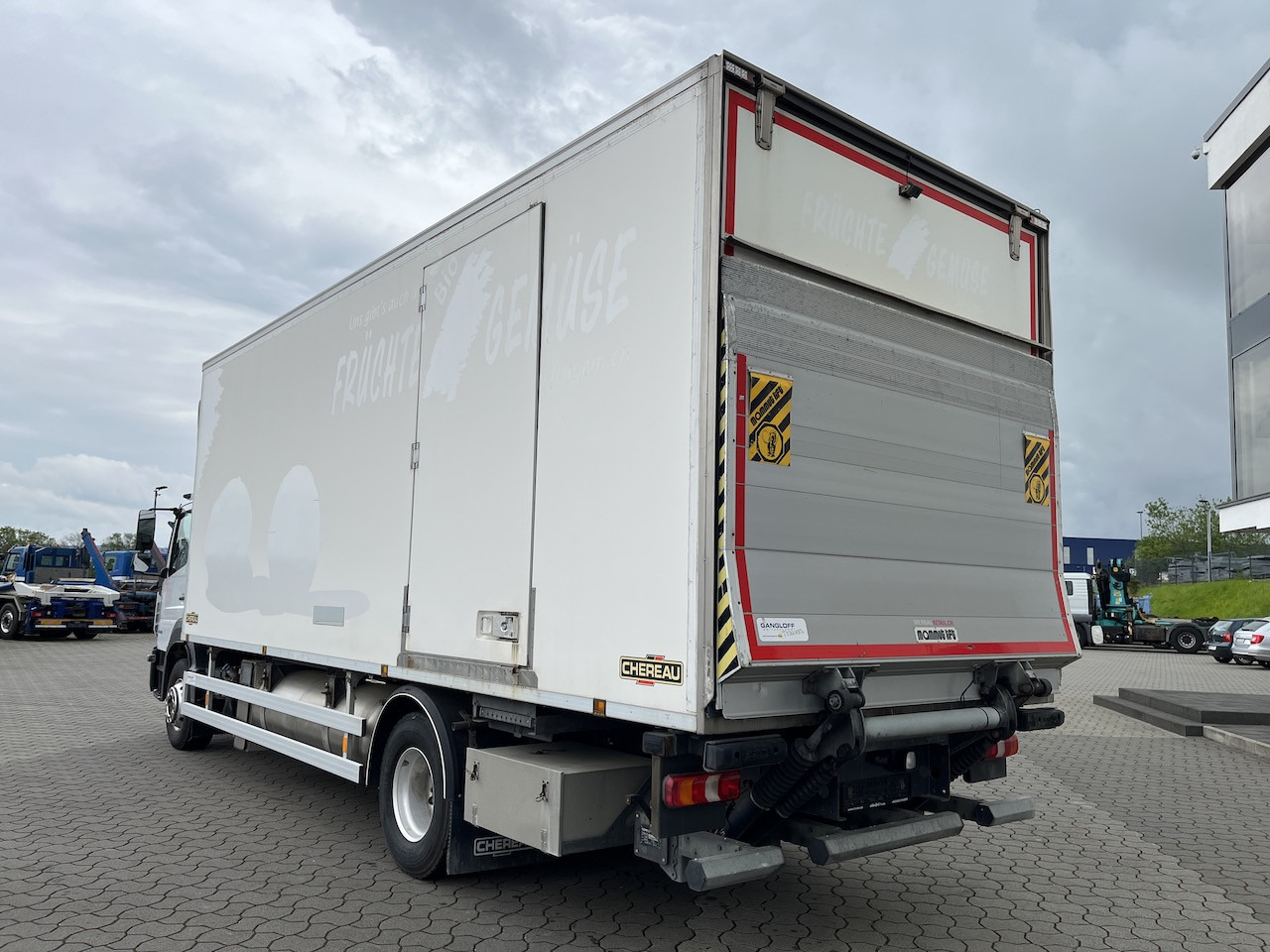 Mercedes-Benz CHEREAU Kühlkoffer 7,20 m Clion Coolman Aggregat + Ladebordwand 2t - Camião frigorífico: foto 1 Mercedes-Benz CHEREAU Kühlkoffer 7,20 m Clion Coolman Aggregat + Ladebordwand 2t - Camião frigorífico: foto 1