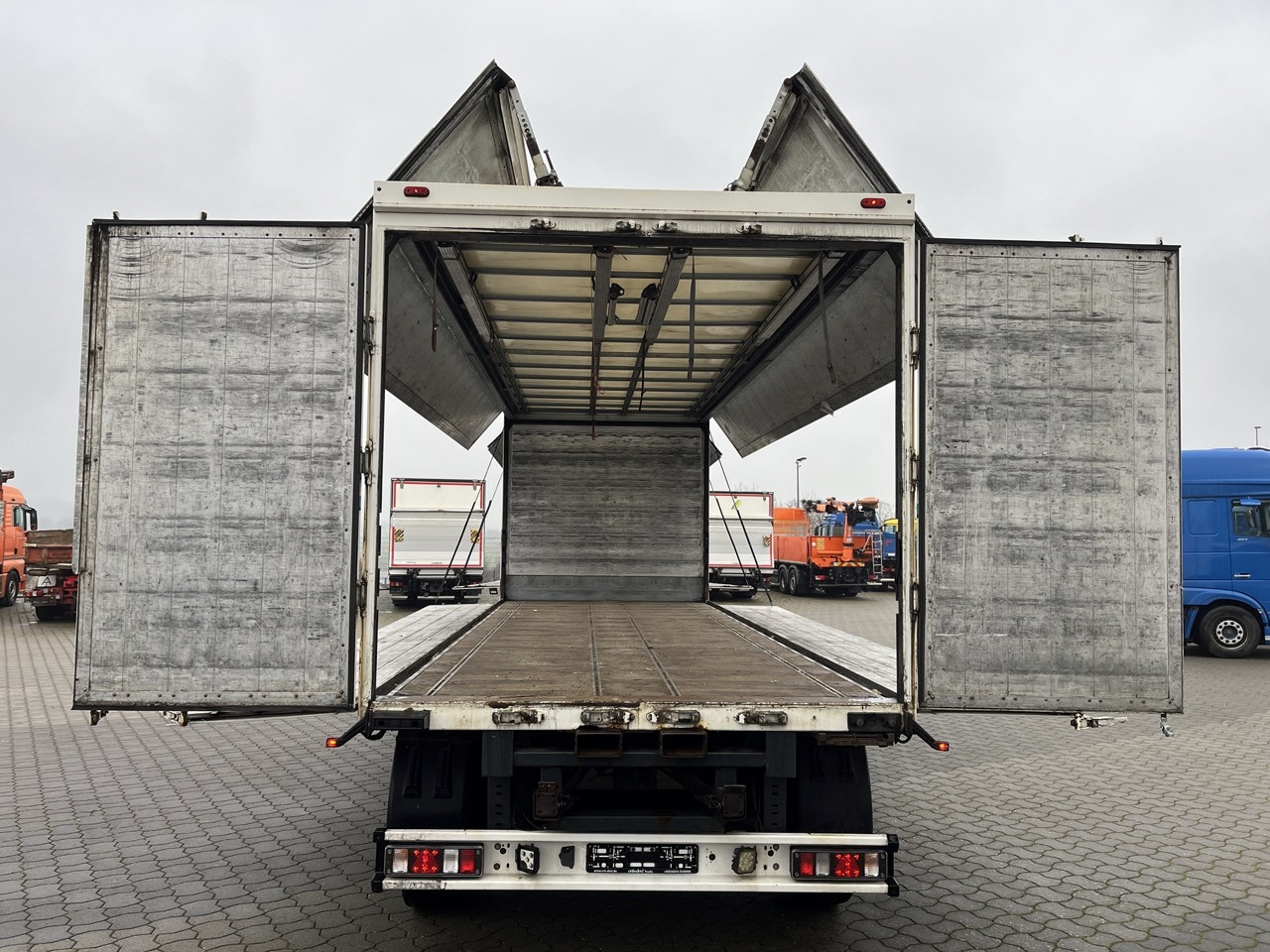 Scania R 450 6x2 Geränkezug + Orten Anhänger - Camião transporte de bebidas: foto 3 Scania R 450 6x2 Geränkezug + Orten Anhänger - Camião transporte de bebidas: foto 3