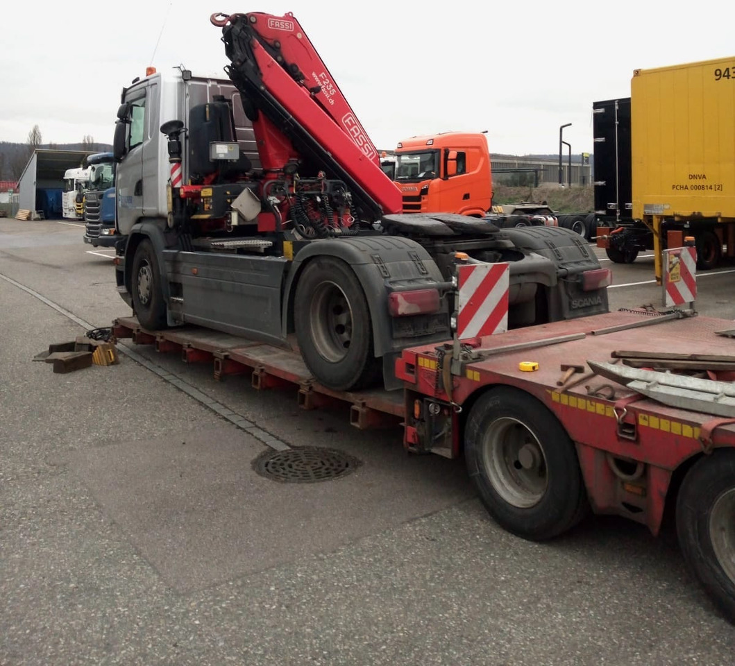 Scania G410 4x2 SZM Kran Fassi F235 Motorschaden - Tractor: foto 3 Scania G410 4x2 SZM Kran Fassi F235 Motorschaden - Tractor: foto 3