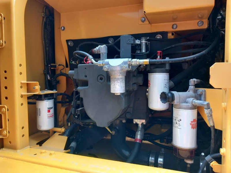 Escavadora de rastos Komatsu PC210LCI-11: foto 18