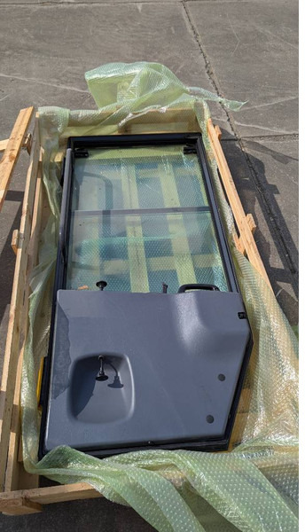 Komatsu WA100-5 DOOR ASSY 417-926-3106 - Cabine e interior para Máquina de construção: foto 1 Komatsu WA100-5 DOOR ASSY 417-926-3106 - Cabine e interior para Máquina de construção: foto 1