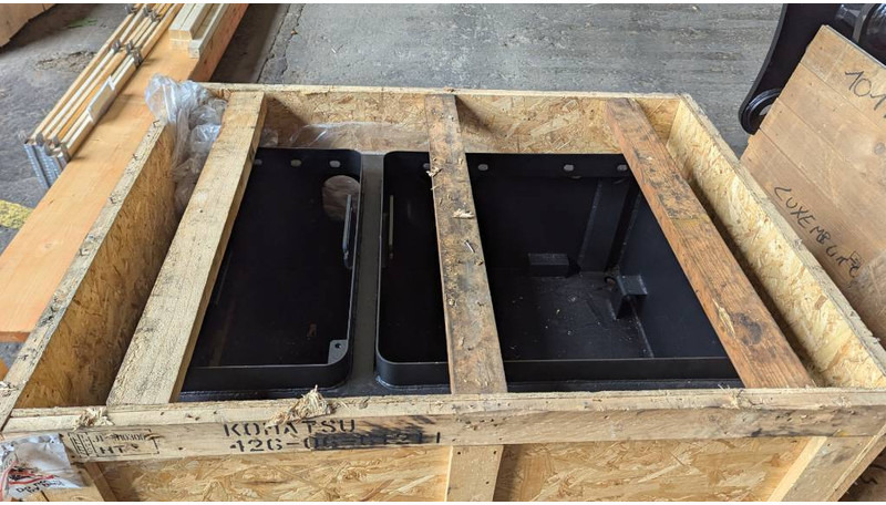 Komatsu WA600-8 BATTERY BOX 426-06-61211 - Estrutura/ Châssis para Máquina de construção: foto 4 Komatsu WA600-8 BATTERY BOX 426-06-61211 - Estrutura/ Châssis para Máquina de construção: foto 4