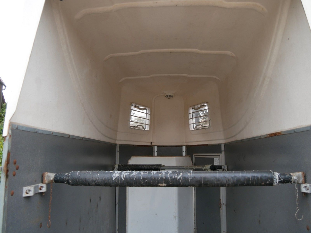 Blomert 1,5 Pferde mit Sattelkammer - Reboque transporte de gado: foto 5 Blomert 1,5 Pferde mit Sattelkammer - Reboque transporte de gado: foto 5