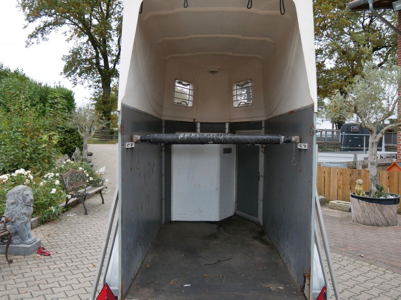 Blomert 1,5 Pferde mit Sattelkammer - Reboque transporte de gado: foto 3 Blomert 1,5 Pferde mit Sattelkammer - Reboque transporte de gado: foto 3