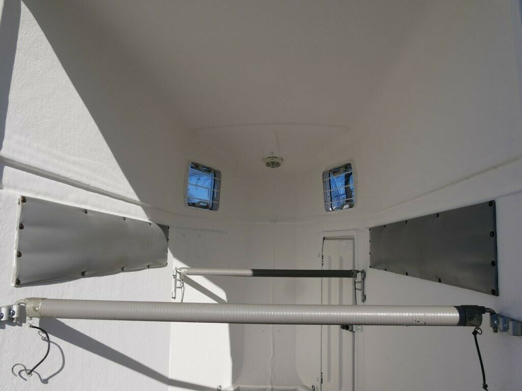 Böckmann 1,5 Pferde Heckklappe schwenkbar - Reboque para cavalos: foto 5 Böckmann 1,5 Pferde Heckklappe schwenkbar - Reboque para cavalos: foto 5