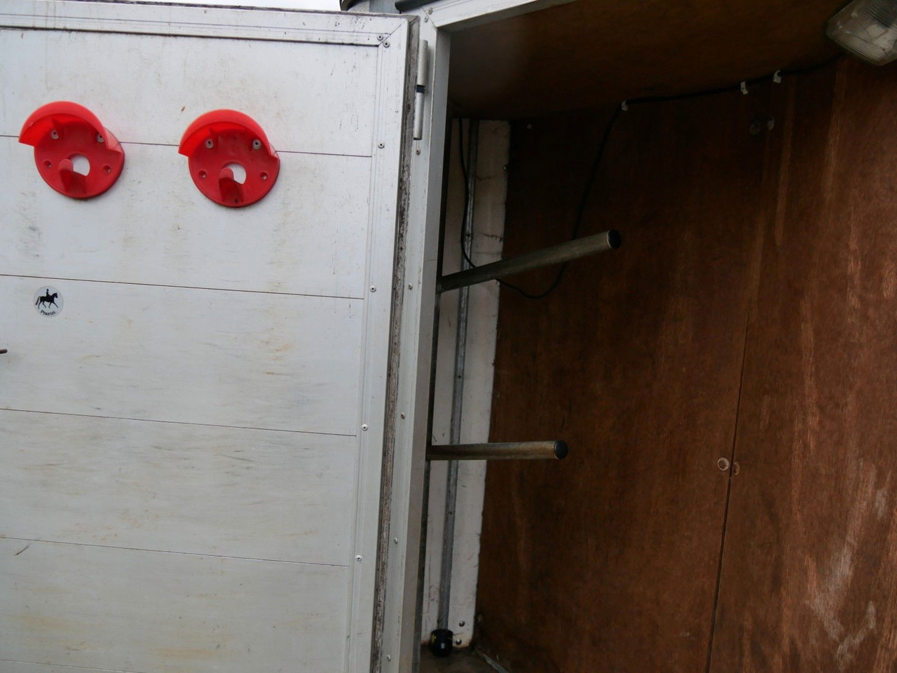 Böckmann Alu 2 Pferde mit Sattelkammer - Reboque transporte de gado: foto 3 Böckmann Alu 2 Pferde mit Sattelkammer - Reboque transporte de gado: foto 3