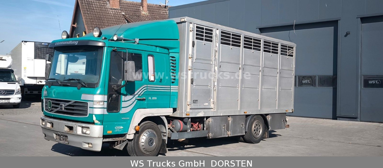 Volvo FL 220 Einstock Großvieh - Camião transporte de gado: foto 1 Volvo FL 220 Einstock Großvieh - Camião transporte de gado: foto 1