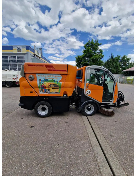 Bucher Kehrmaschine BUCHER-GUYER Kehrmaschine EG 4.500 kg Diesel Topzustand - Varredora industrial: foto 2 Bucher Kehrmaschine BUCHER-GUYER Kehrmaschine EG 4.500 kg Diesel Topzustand - Varredora industrial: foto 2