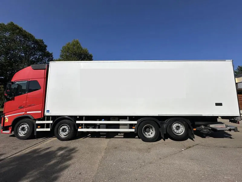 Volvo FH 16.550 XL 8x2 Tief Kühlkoffer ThermoKing LBW - Camião: foto 2 Volvo FH 16.550 XL 8x2 Tief Kühlkoffer ThermoKing LBW - Camião: foto 2