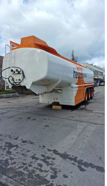 Diversen TSA Diesel Heizöl 6 Kammern 35.5 m³ Zählwerk TKZ A Schwelm TSA Diesel Heizöl 6 Kammern 35.5 m³ Zählwerk TKZ ABS - Semi-reboque cisterna: foto 3 Diversen TSA Diesel Heizöl 6 Kammern 35.5 m³ Zählwerk TKZ A Schwelm TSA Diesel Heizöl 6 Kammern 35.5 m³ Zählwerk TKZ ABS - Semi-reboque cisterna: foto 3