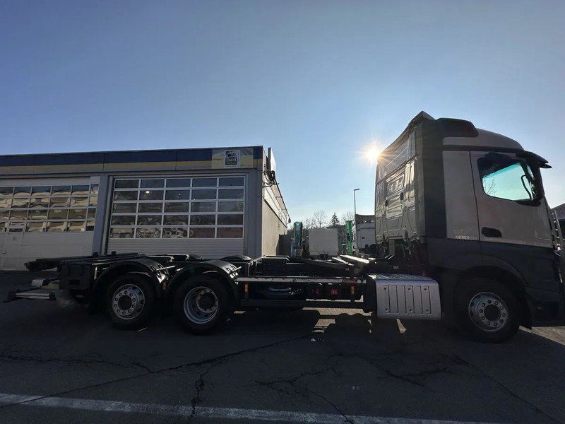 Camião transportador de contêineres/ Caixa móvel Mercedes-Benz Actros 2542 LL BDF Standard 6x2 LBW: foto 9