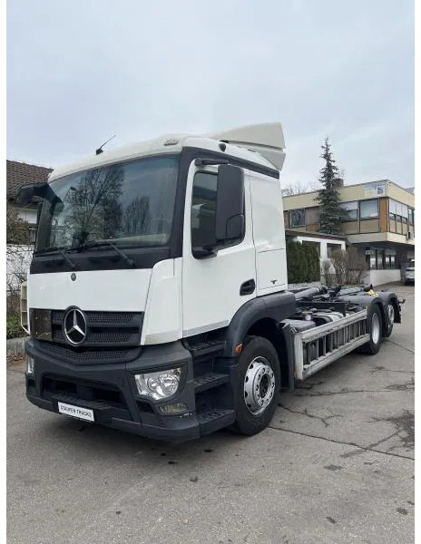 Mercedes-Benz Actros 2543 BL 6x2 Abroller - Camião polibenne: foto 1 Mercedes-Benz Actros 2543 BL 6x2 Abroller - Camião polibenne: foto 1