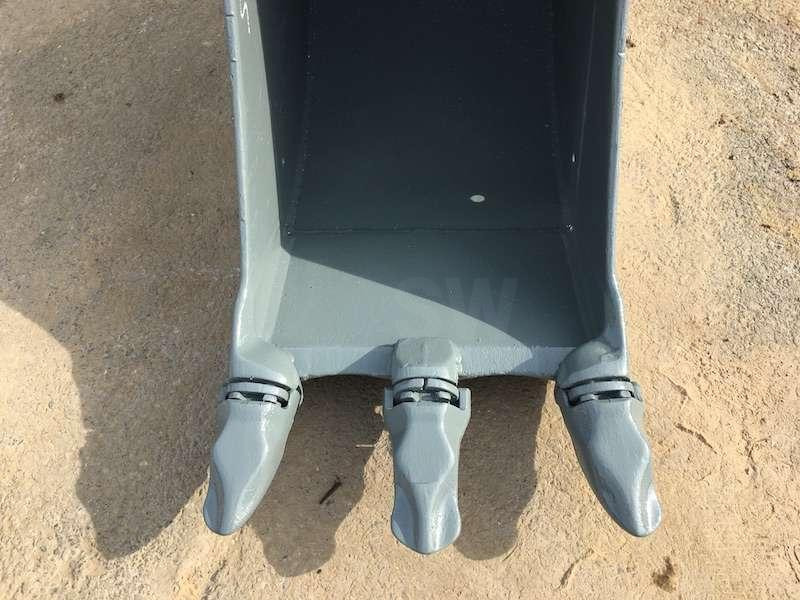 MECALAC 450mm - séries 8 / 10 / 11 / 12 - Balde escavadora: foto 2 MECALAC 450mm - séries 8 / 10 / 11 / 12 - Balde escavadora: foto 2