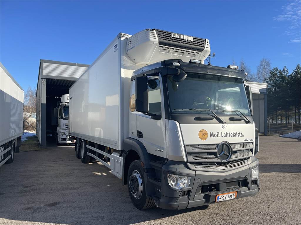 Mercedes-Benz ANTOS 2540 L/6x2 VAK FRC Umpikori - Camião isotérmico: foto 2 Mercedes-Benz ANTOS 2540 L/6x2 VAK FRC Umpikori - Camião isotérmico: foto 2