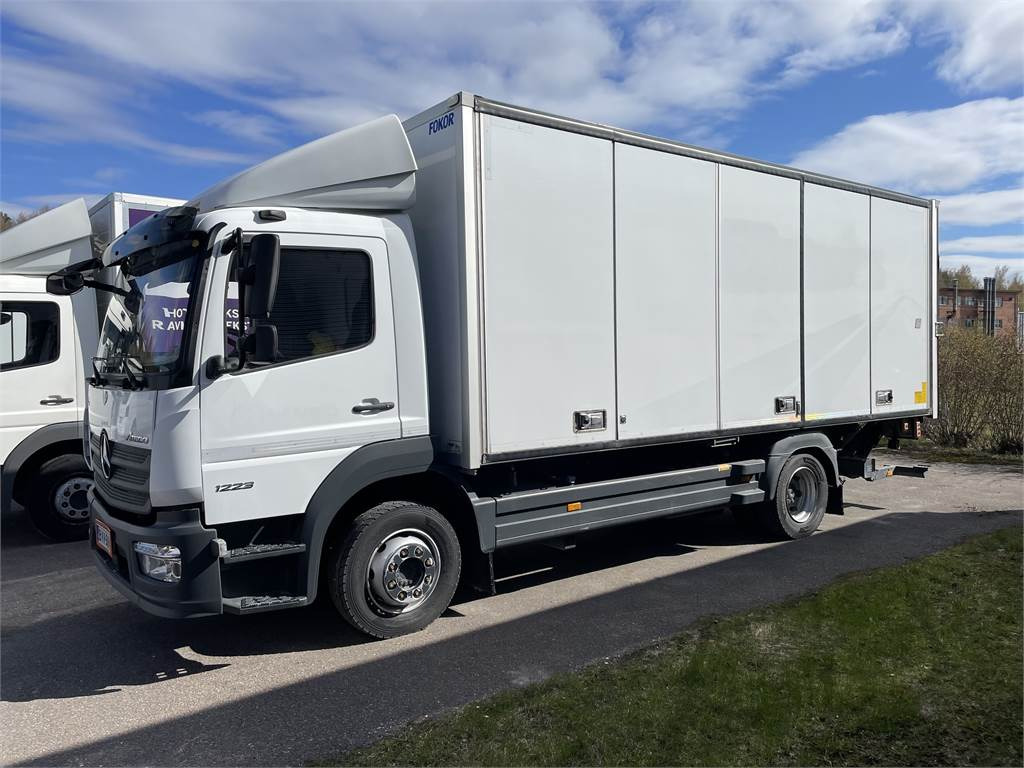 Mercedes-Benz ATEGO 1223L - Camião furgão: foto 2 Mercedes-Benz ATEGO 1223L - Camião furgão: foto 2