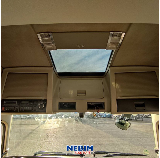 Peça de reposição para Camião Volvo Volvo - 85135364 - Cabine FH4 Globetrotter: foto 18