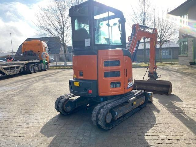 Hitachi ZX 26 U-6 MIETE / RENTAL (12002050) - Mini escavadeira: foto 5 Hitachi ZX 26 U-6 MIETE / RENTAL (12002050) - Mini escavadeira: foto 5