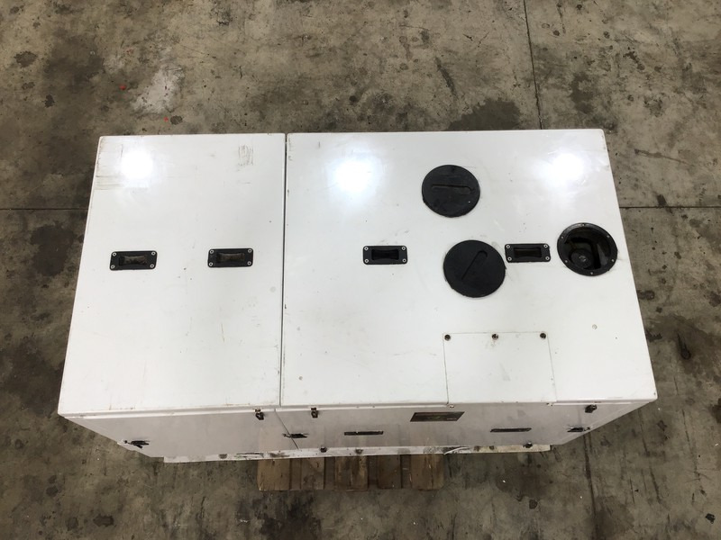 Caterpillar 3054NA GENERATOR 42.5 KVA FOR PARTS - Gerador elétrico: foto 5 Caterpillar 3054NA GENERATOR 42.5 KVA FOR PARTS - Gerador elétrico: foto 5