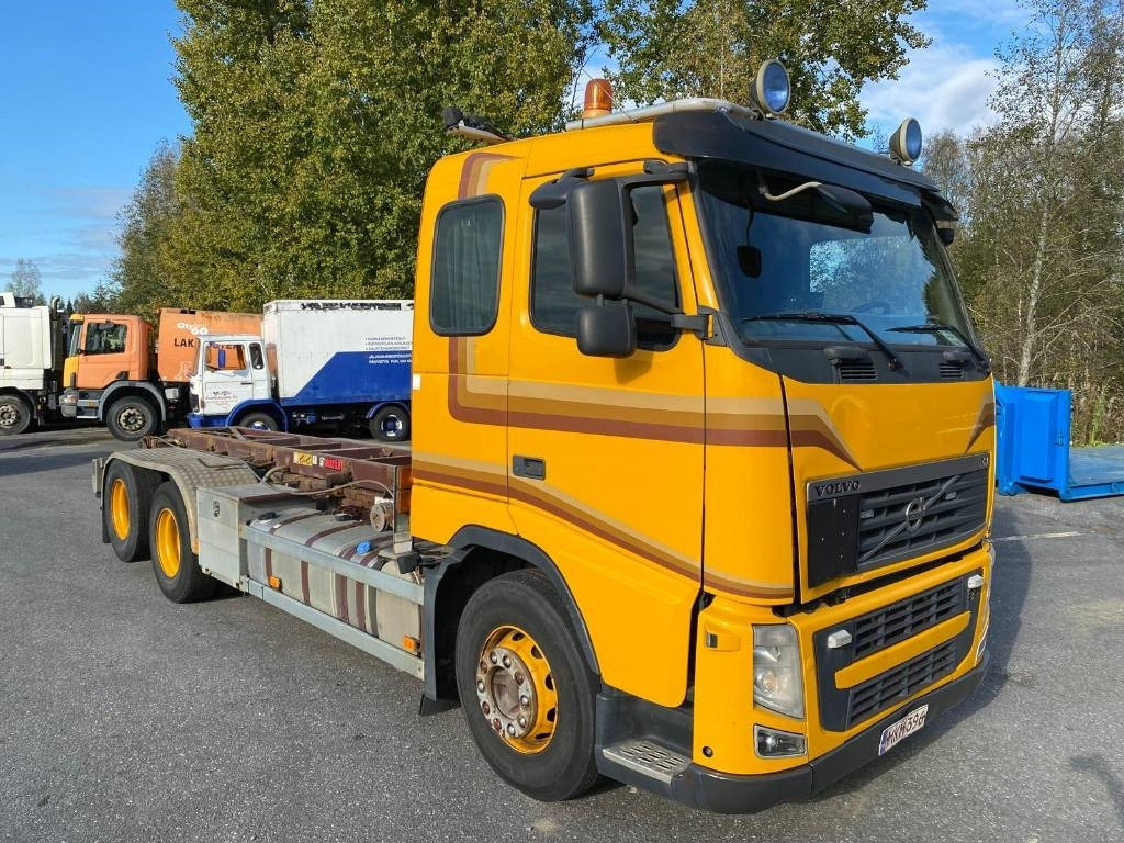 Volvo FH 13 420 - Camião multibenne: foto 2 Volvo FH 13 420 - Camião multibenne: foto 2