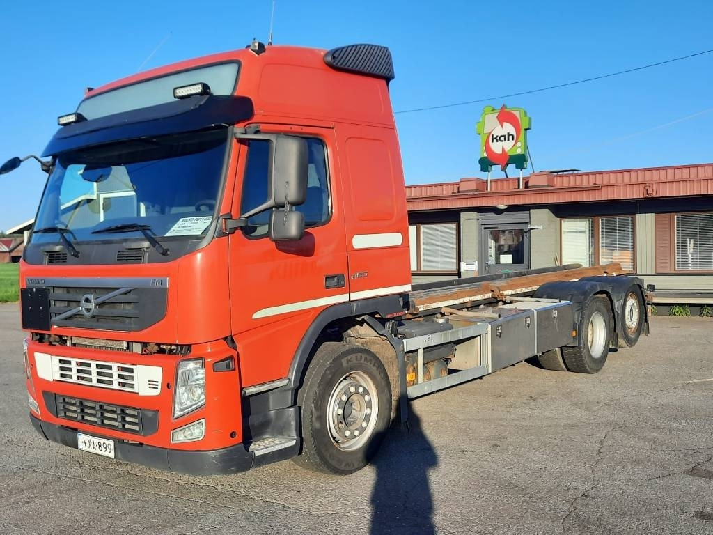 Volvo FM-11 - Camião transportador de contêineres/ Caixa móvel: foto 1 Volvo FM-11 - Camião transportador de contêineres/ Caixa móvel: foto 1