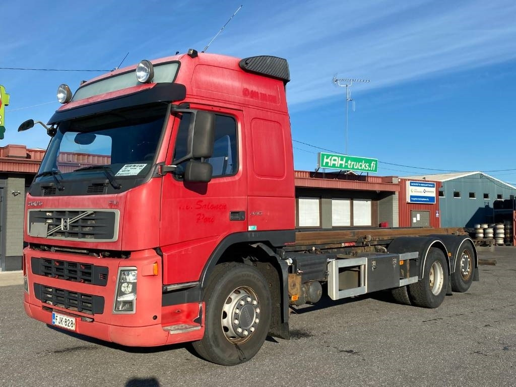 Volvo FM 13 440 - Camião transportador de contêineres/ Caixa móvel: foto 1 Volvo FM 13 440 - Camião transportador de contêineres/ Caixa móvel: foto 1